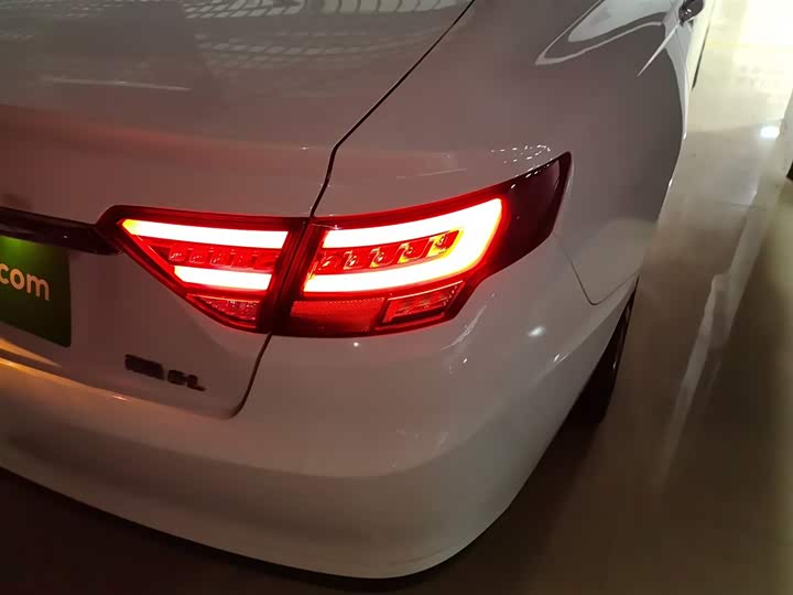 Фото 8 - Geely Emgrand GL