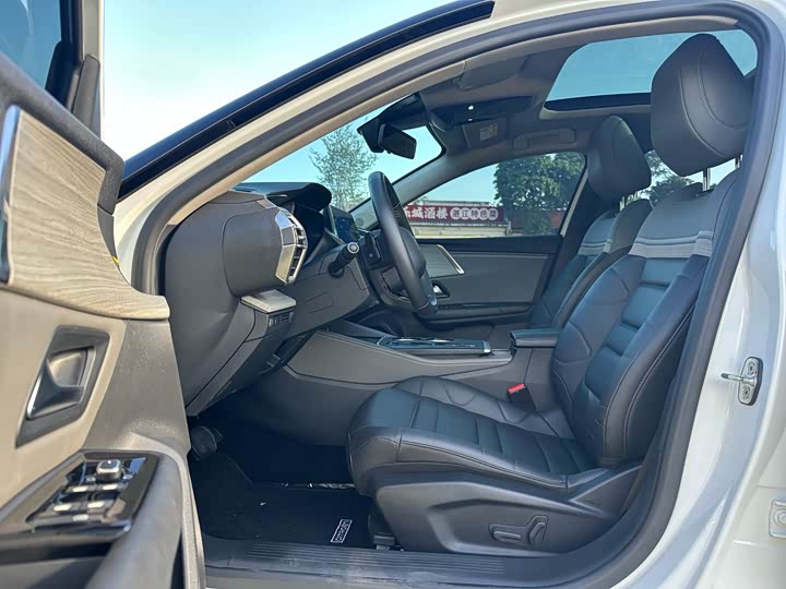 Фото 13 - Citroen C5 X