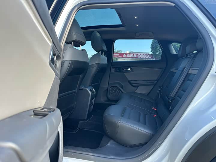 Фото 16 - Citroen C5 X