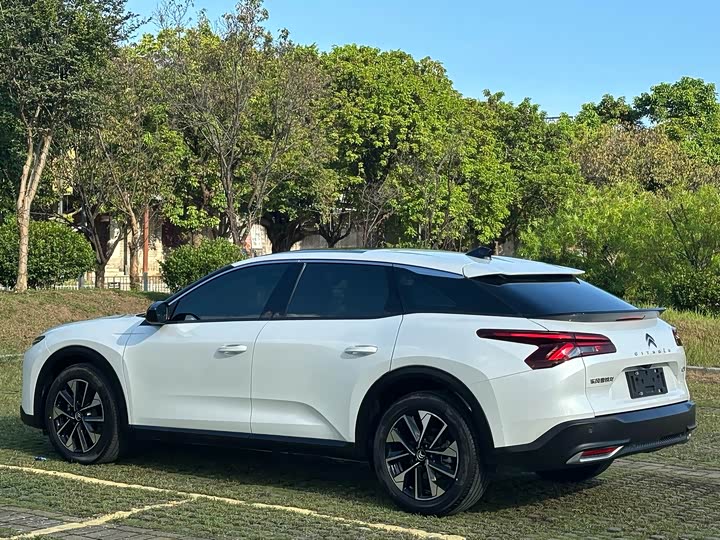 Фото 9 - Citroen C5 X