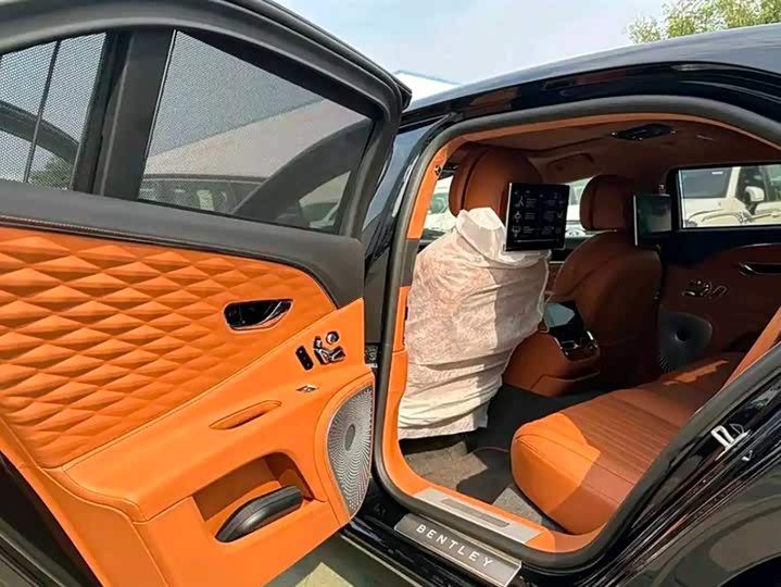 Фото 5 - Bentley Flying Spur