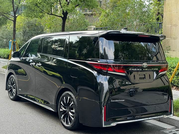 Фото 4 - Toyota Vellfire