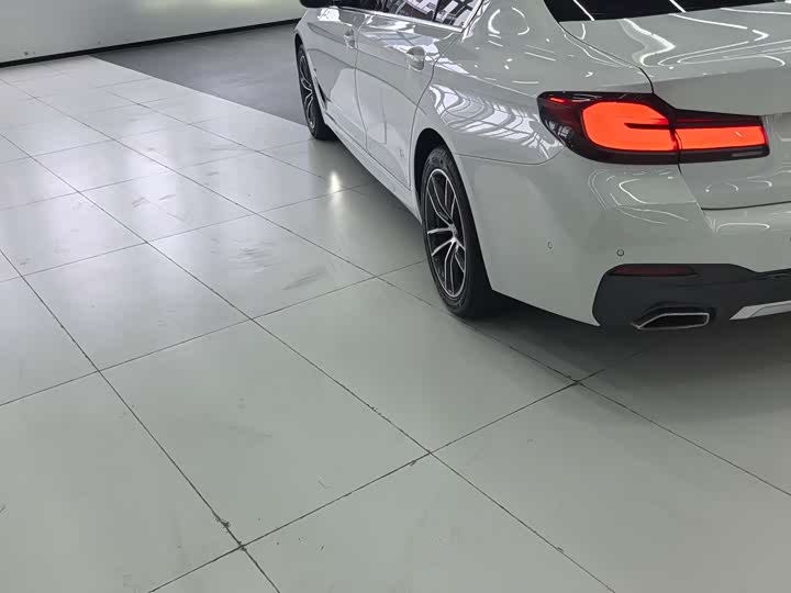 Фото 10 - BMW 5 Series