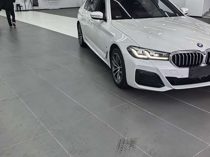 Фото 2 - BMW 5 Series