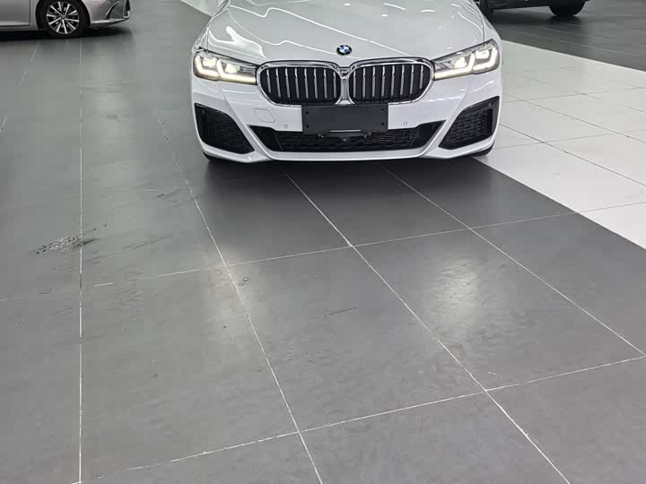 Фото 3 - BMW 5 Series