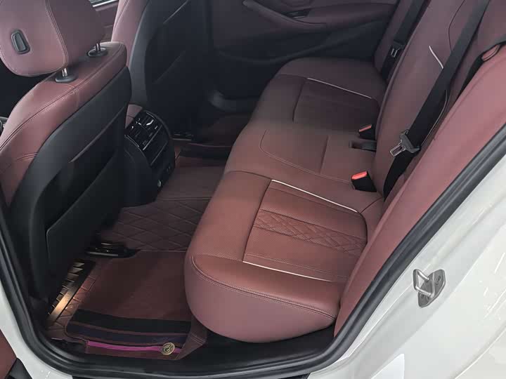 Фото 5 - BMW 5 Series