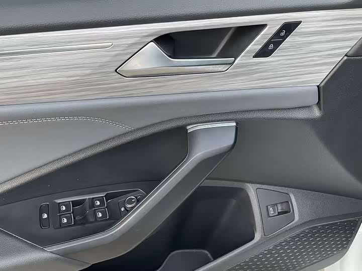 Фото 20 - Volkswagen Sagitar L