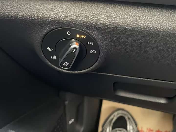 Фото 21 - Volkswagen Sagitar L