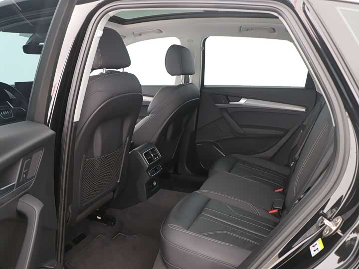 Фото 10 - Audi Q5L