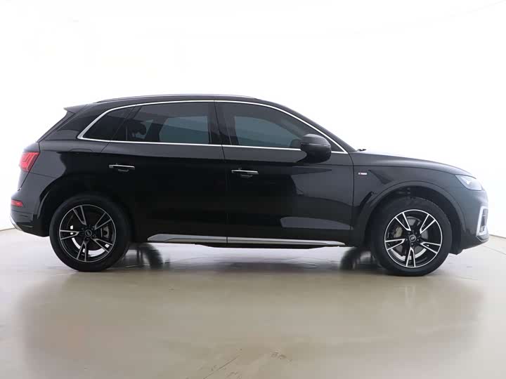 Фото 8 - Audi Q5L