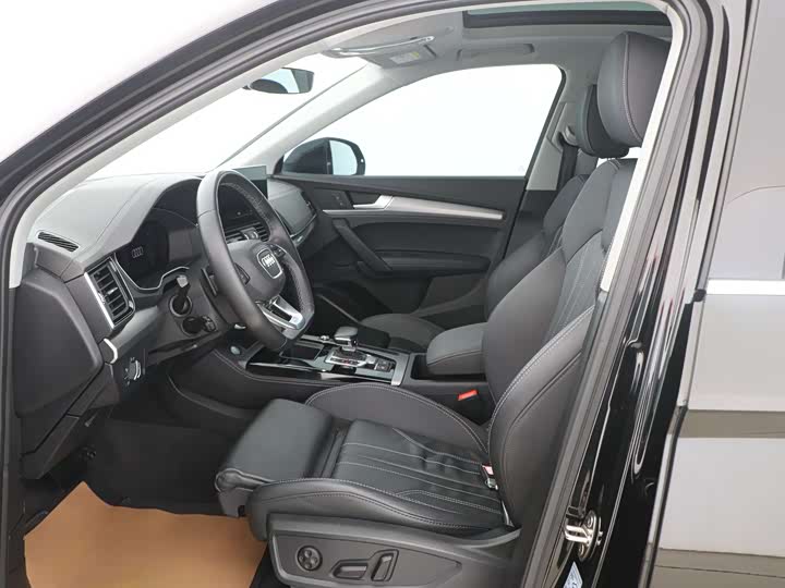 Фото 9 - Audi Q5L