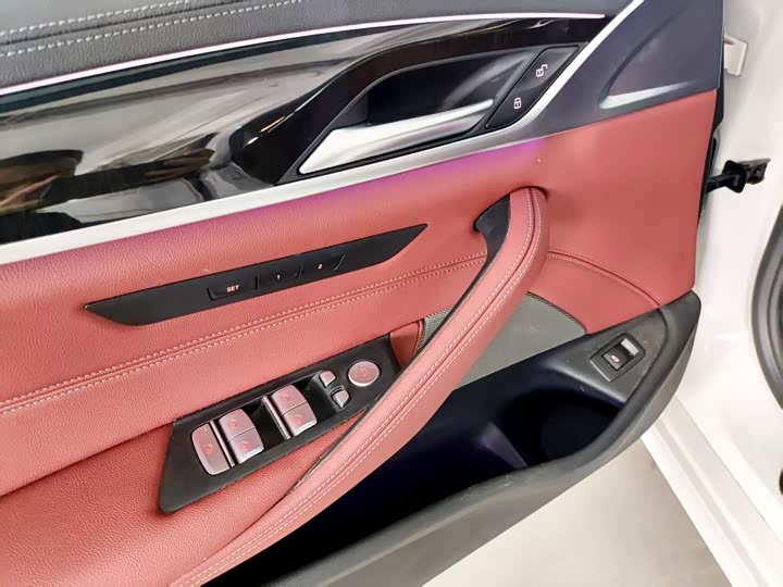 Фото 14 - BMW 5 Series