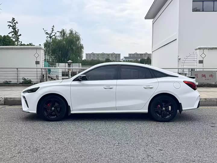 Фото 4 - MG Motor 5 Scorpio