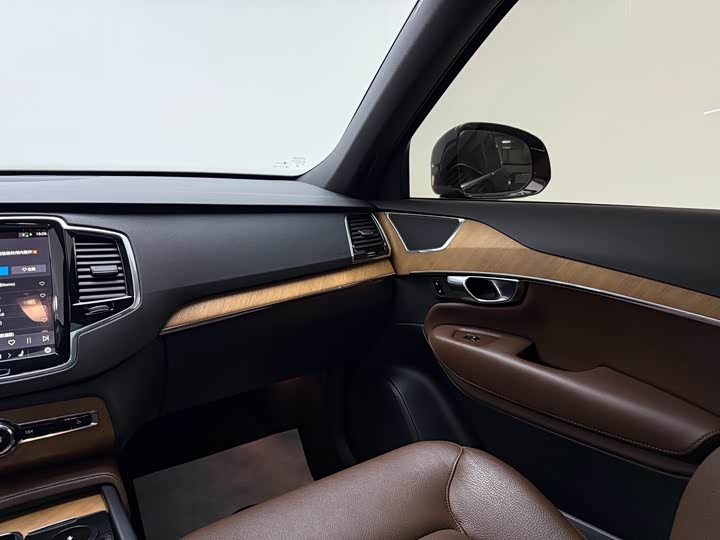 Фото 11 - Volvo XC90