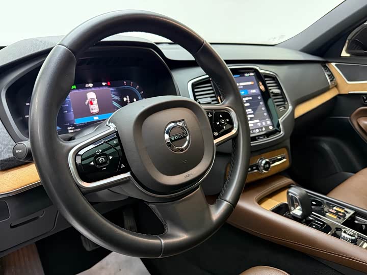 Фото 12 - Volvo XC90