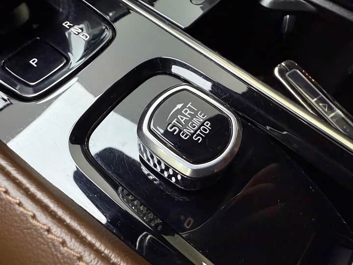 Фото 17 - Volvo XC90