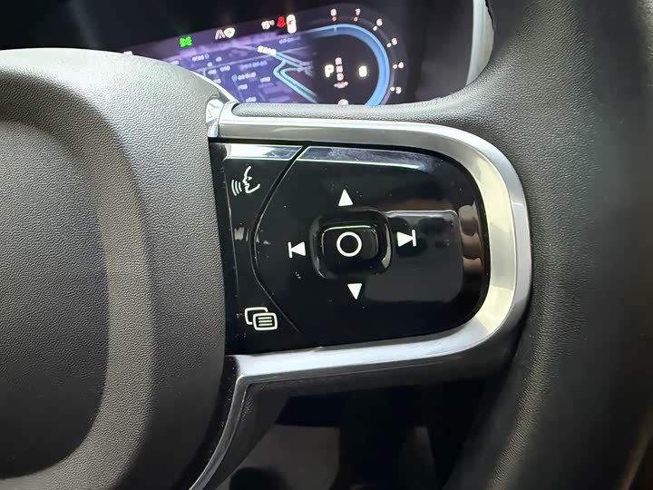 Фото 22 - Volvo XC90