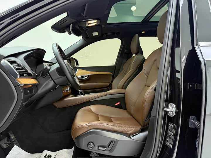 Фото 7 - Volvo XC90