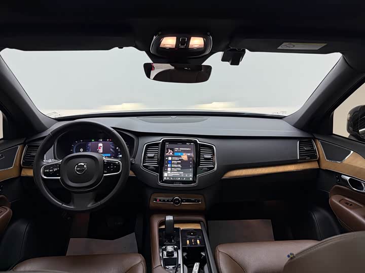 Фото 9 - Volvo XC90