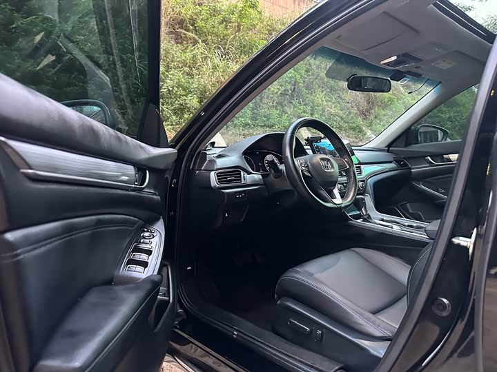 Фото 10 - Honda Accord