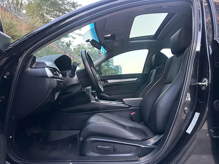 Фото 11 - Honda Accord