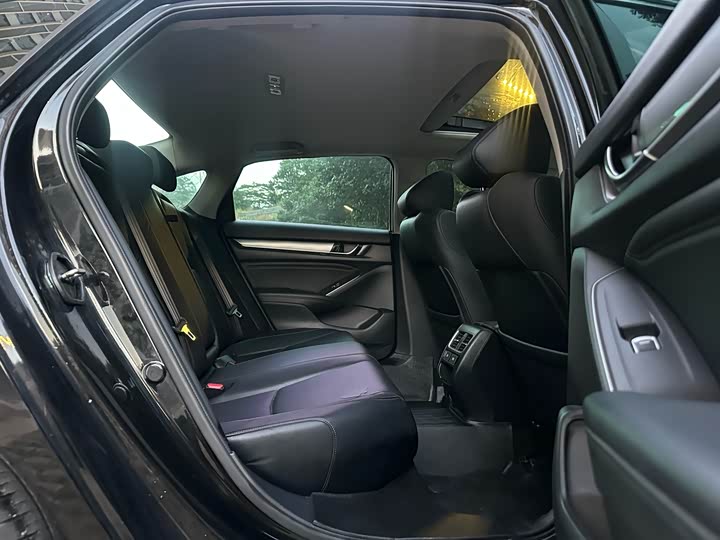 Фото 13 - Honda Accord