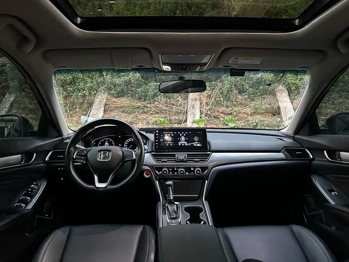 Фото 17 - Honda Accord