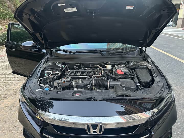 Фото 18 - Honda Accord