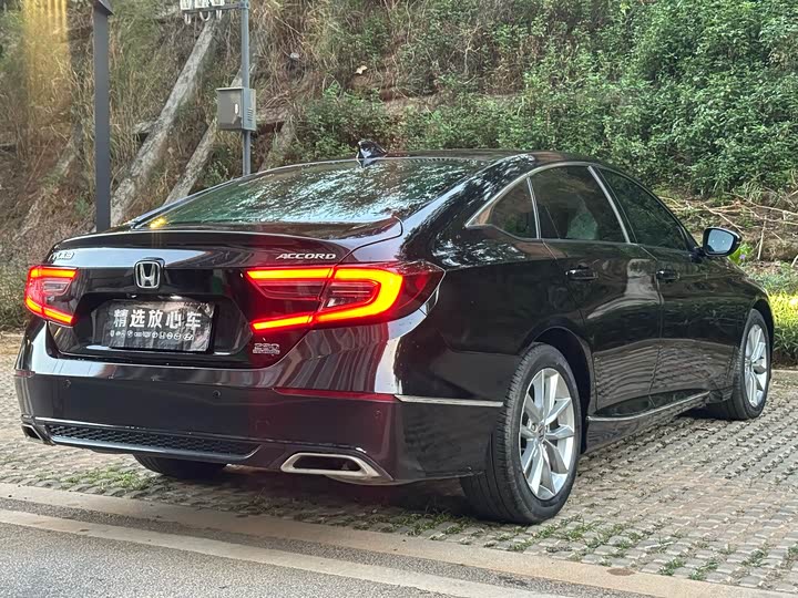 Фото 4 - Honda Accord