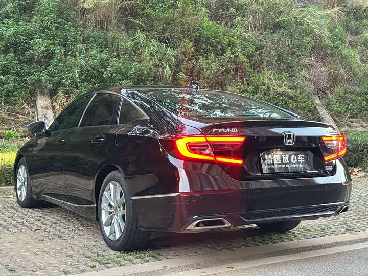 Фото 6 - Honda Accord