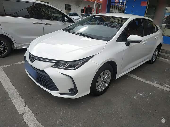 Фото 1 - Toyota Corolla