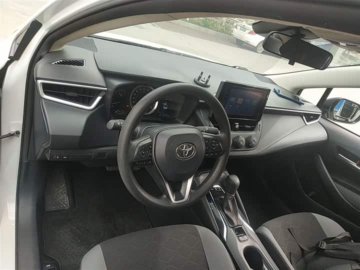 Фото 10 - Toyota Corolla