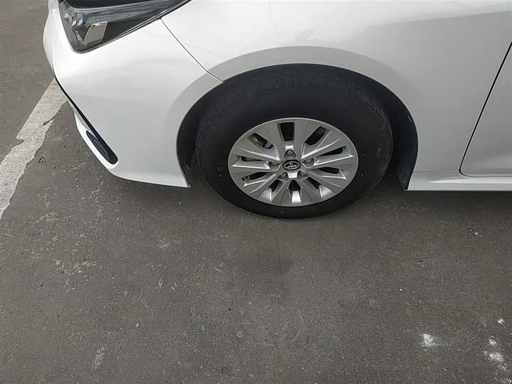 Фото 23 - Toyota Corolla