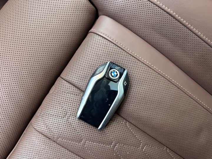 Фото 13 - BMW X7