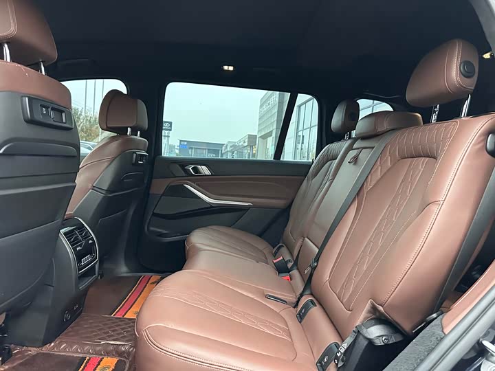 Фото 14 - BMW X7