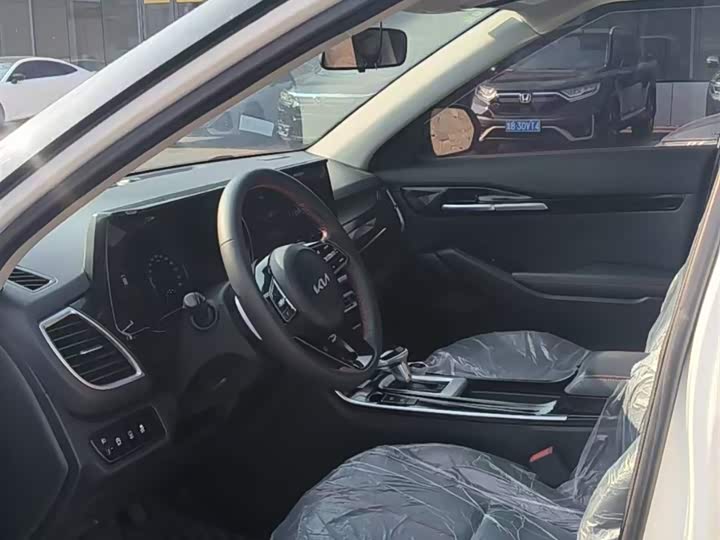 Фото 10 - Kia KX3