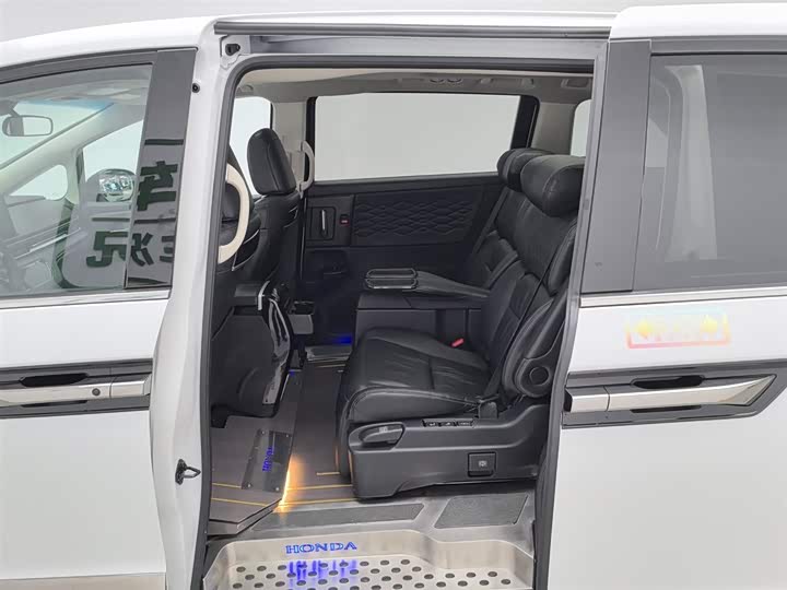 Фото 15 - Honda Elysion