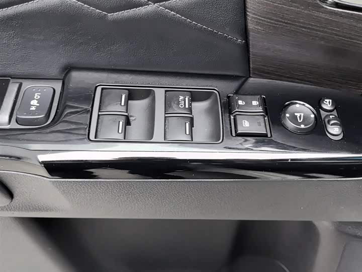 Фото 9 - Honda Elysion