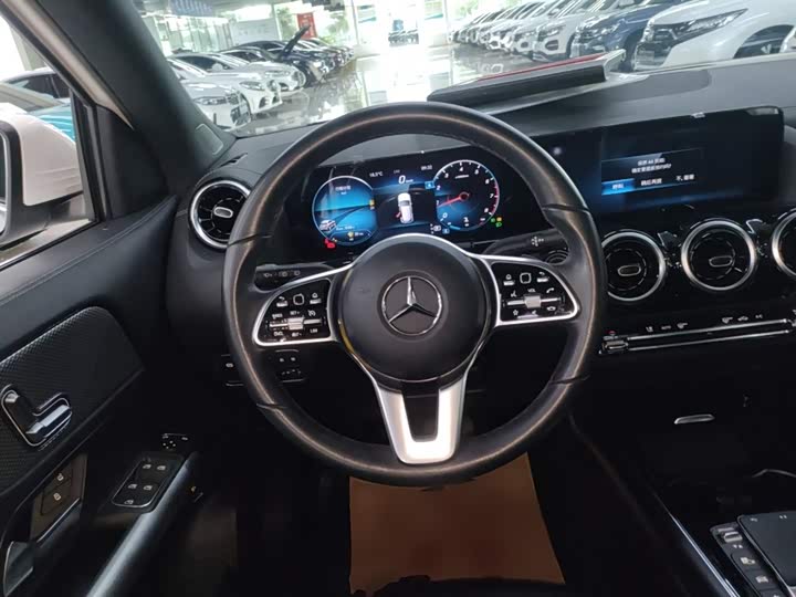 Фото 11 - Mercedes-Benz GLA-Class