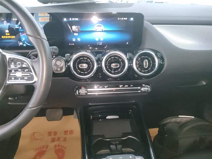 Фото 13 - Mercedes-Benz GLA-Class