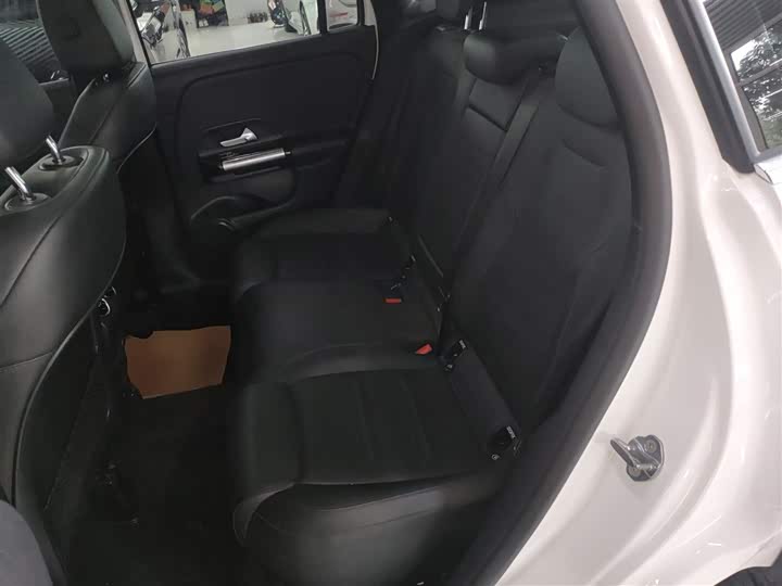 Фото 17 - Mercedes-Benz GLA-Class