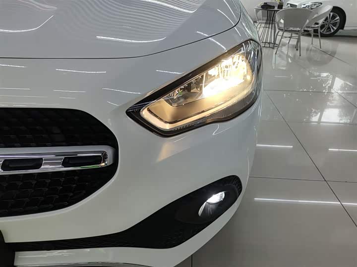 Фото 24 - Mercedes-Benz GLA-Class