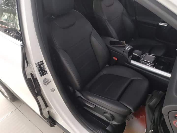 Фото 25 - Mercedes-Benz GLA-Class