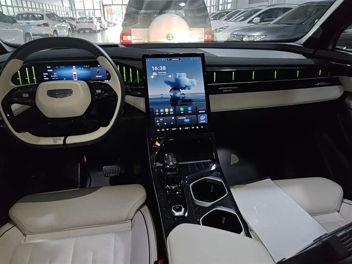 Фото 10 - Geely Atlas L