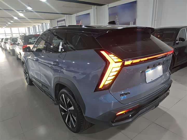 Фото 5 - Geely Atlas L