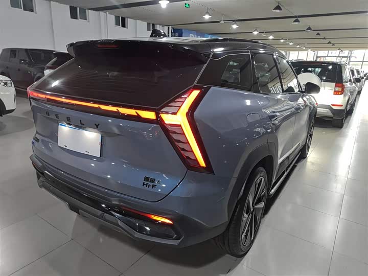 Фото 7 - Geely Atlas L