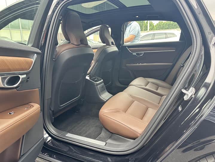 Фото 10 - Volvo S90 Hybrid