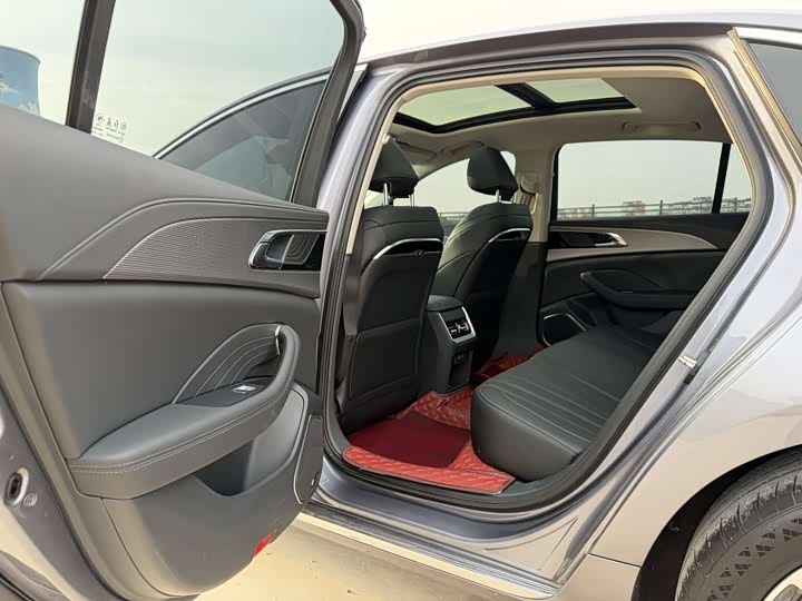 Фото 9 - Hongqi H5