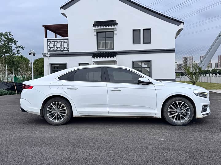 Фото 4 - Geely Preface