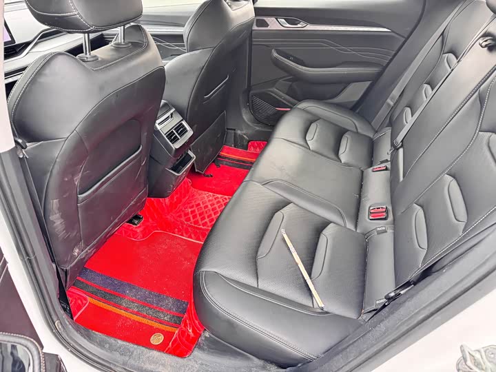 Фото 9 - Geely Preface